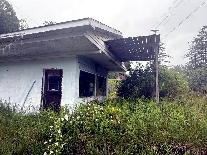 Lonesome Pine Drive-In - From Vermonter At Heart On Facebook (newer photo)